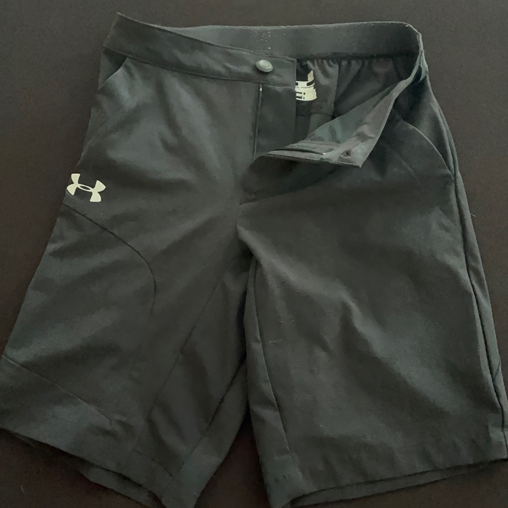 Men’s under armor storm shorts